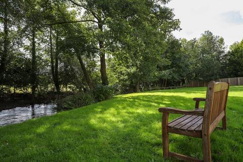 3 Waterside, Bovey Tracey, Newton Abbot, TQ13 9SX