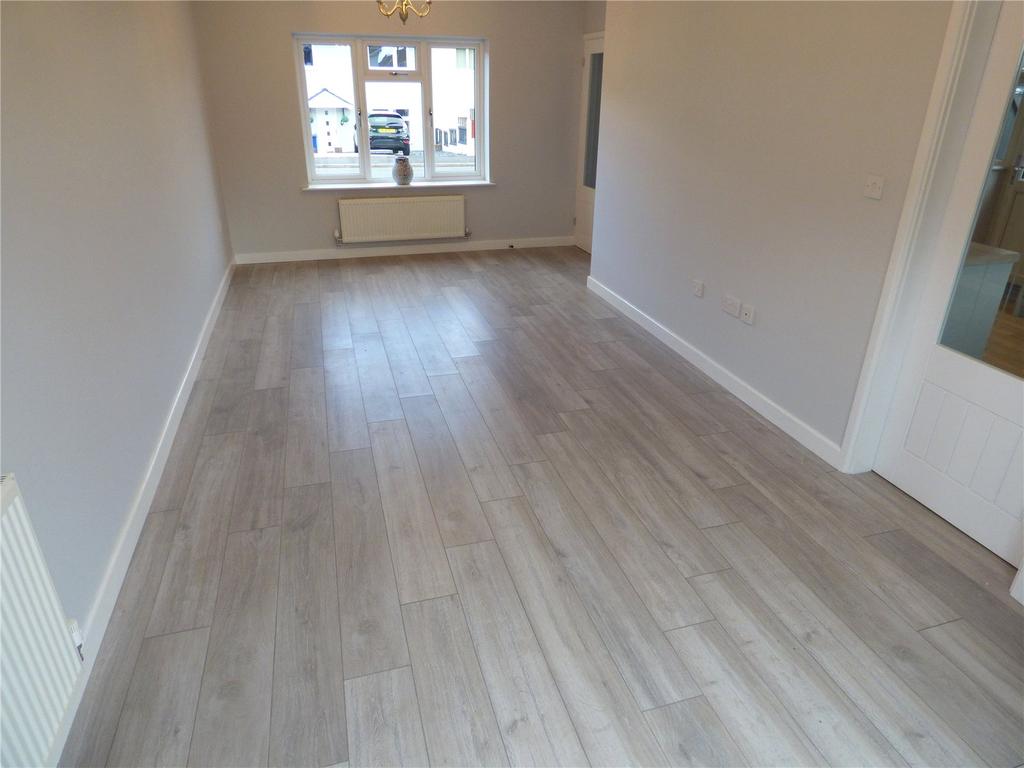 Milton Road, Cannock, WS11 3 bed semidetached house £895 pcm (£207 pw)