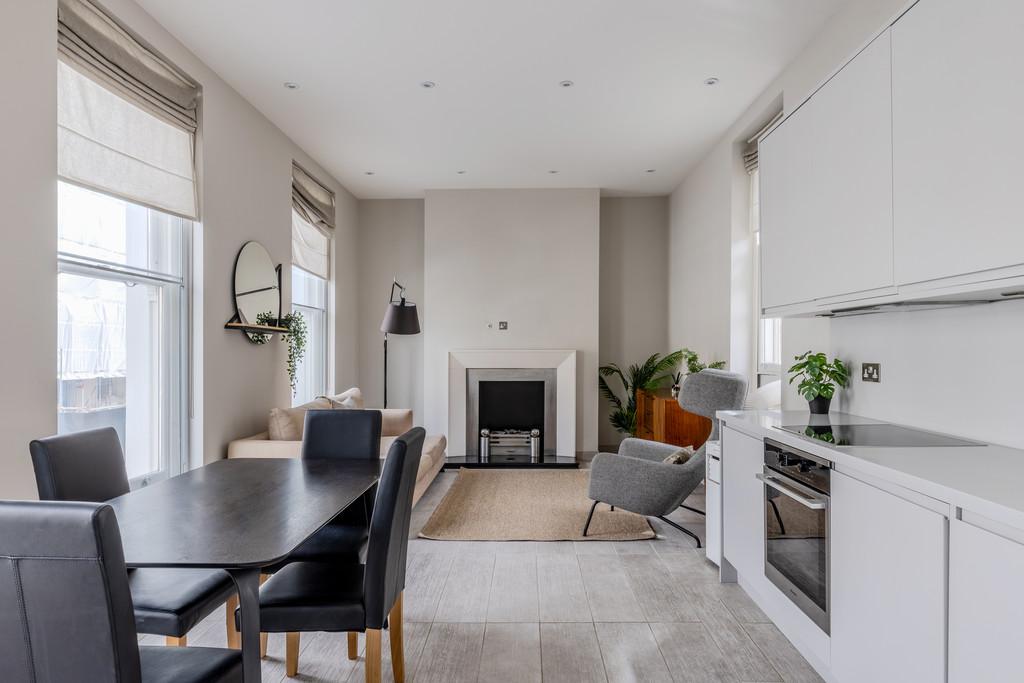 2, 7 Garrick Living Area