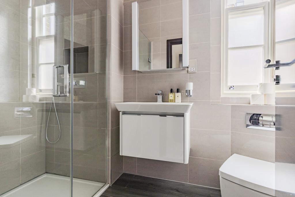 2, 7 Garrick Toliet