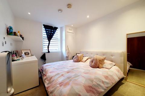 2 bedroom flat to rent, Silver Street, Enfield