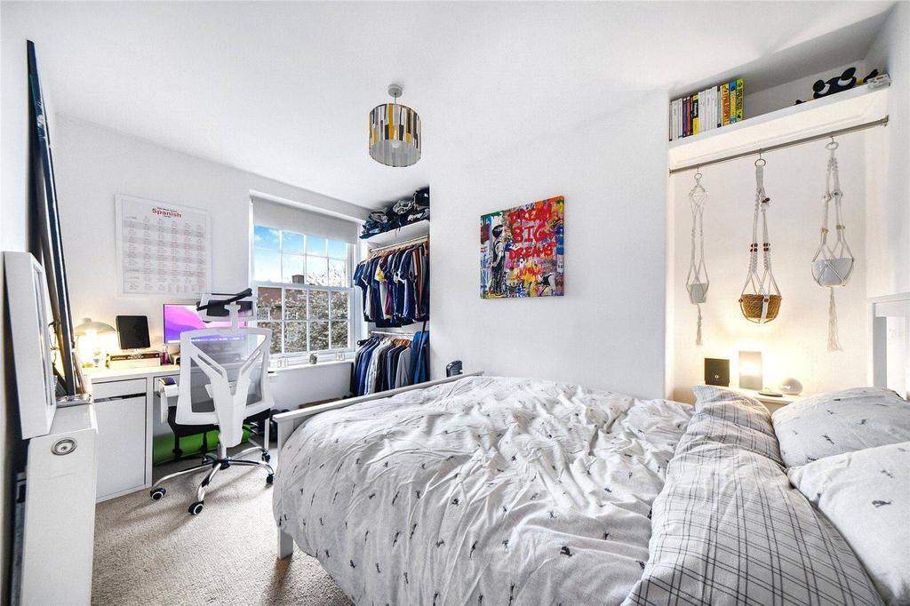 Macauley Square, Clapham Old Town... 2 bed flat £1,950 pcm (£450 pw)
