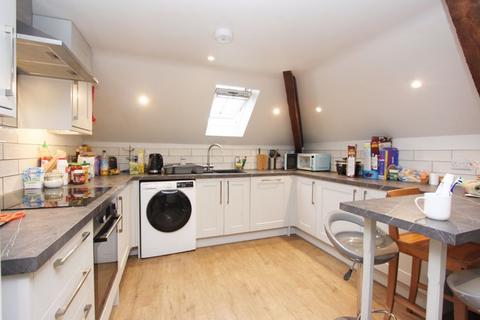 1 bedroom in a house share to rent - Rooms To Rent, Magdalen Street, Exeter