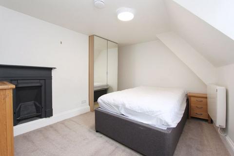 1 bedroom in a house share to rent, Rooms To Rent, Magdalen Street, Exeter