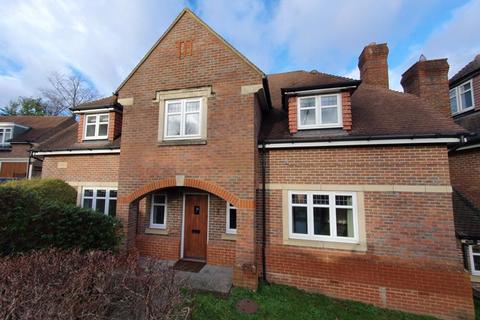 5 bedroom detached house to rent, Chelwood Close, Coulsdon