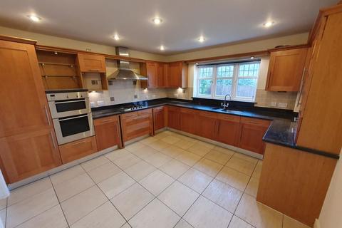 5 bedroom detached house to rent, Chelwood Close, Coulsdon