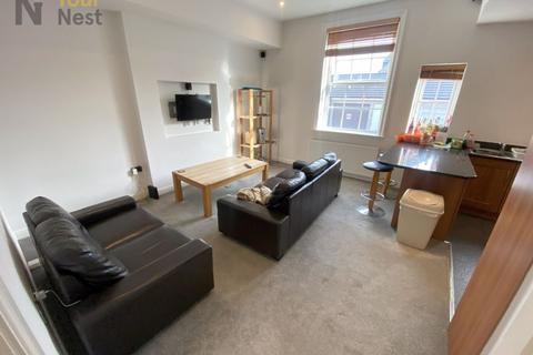 4 bedroom terraced house to rent, Cottage Road, Leeds, Headingley, LS6 4DD. En-Suites.