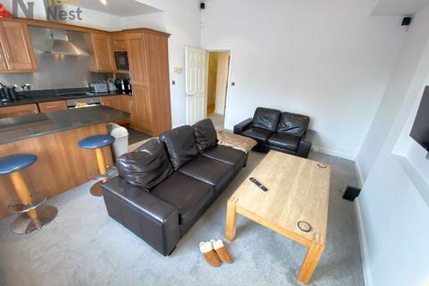 4 bedroom terraced house to rent, Cottage Road, Leeds, Headingley, LS6 4DD. En-Suites.