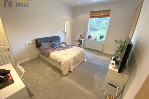 4 bedroom terraced house to rent, Cottage Road, Leeds, Headingley, LS6 4DD. En-Suites.