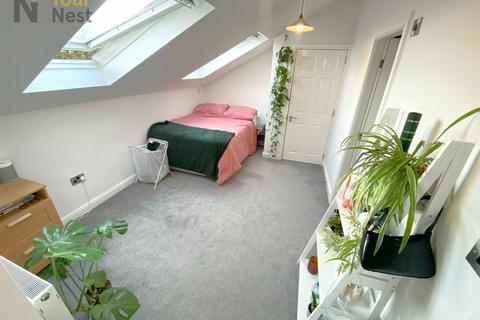 4 bedroom terraced house to rent, Cottage Road, Leeds, Headingley, LS6 4DD. En-Suites.