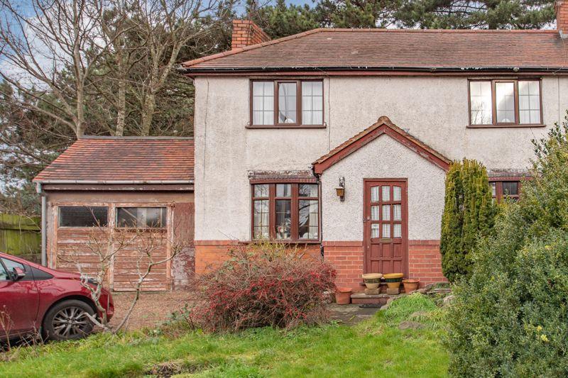 Vicarage Road, Amblecote, Stourbridge 2 bed semidetached house £80,000