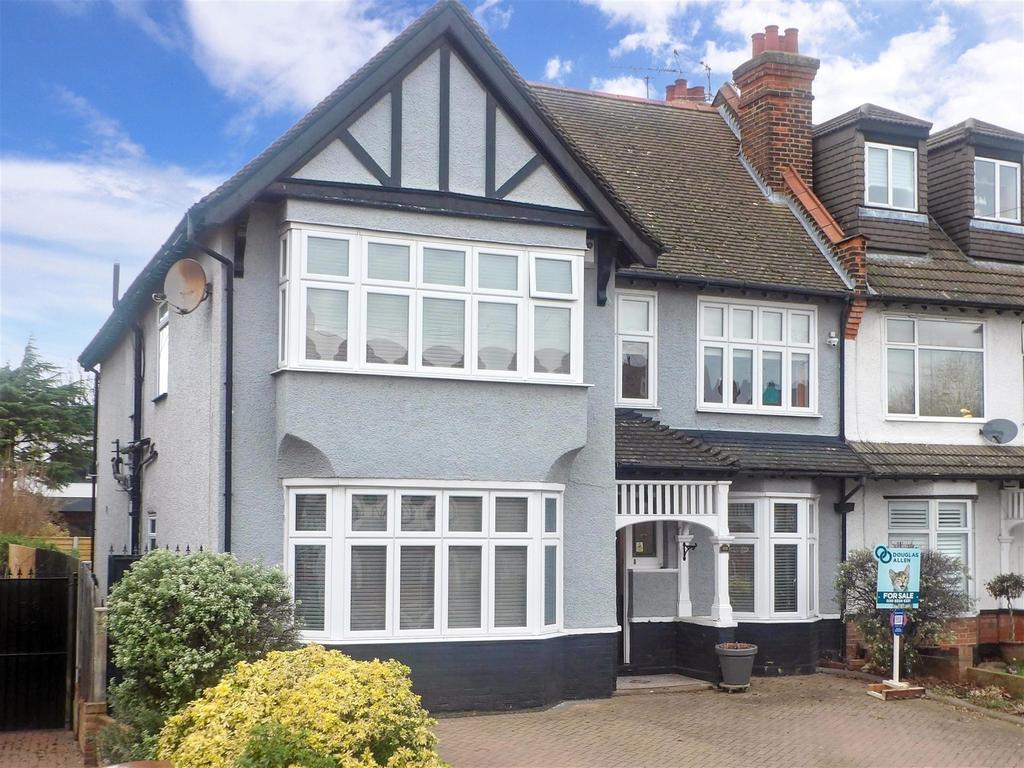 Warren Road, Chingford, London 4 bed semidetached house for sale £