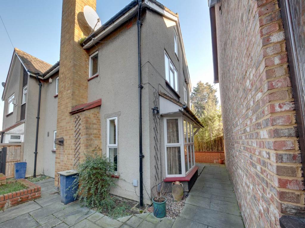 Farnan Avenue, Walthamstow, 3 bed house £575,000