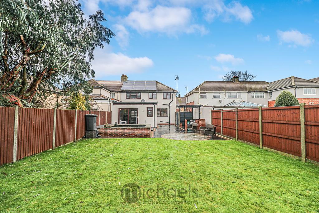 Dugard Avenue, Colchester, CO3 2 bed semidetached house £325,000