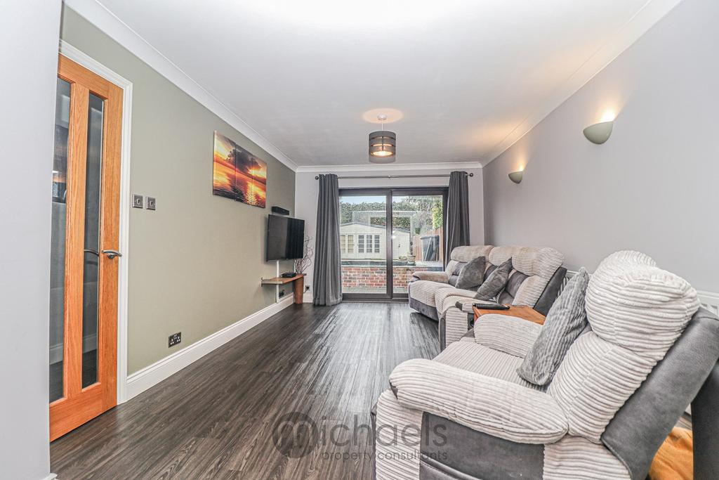 Dugard Avenue, Colchester, CO3 2 bed semidetached house £325,000