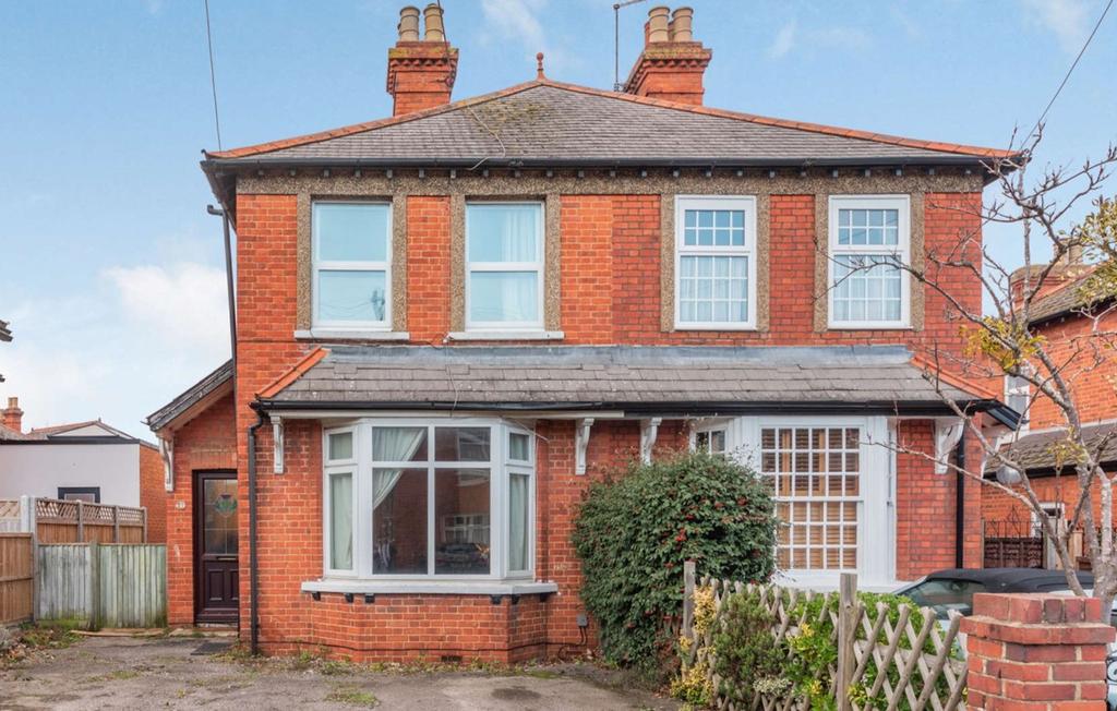 Belmont Crescent, Maidenhead, SL6 3 bed semidetached house £665,000