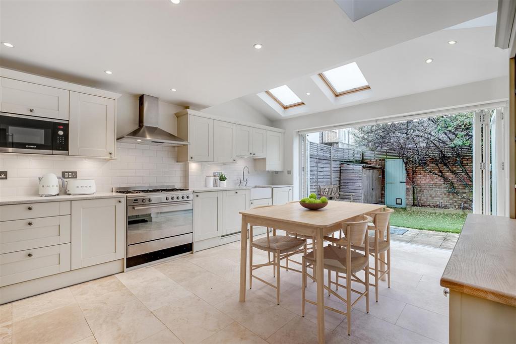 Kitchen / Dining