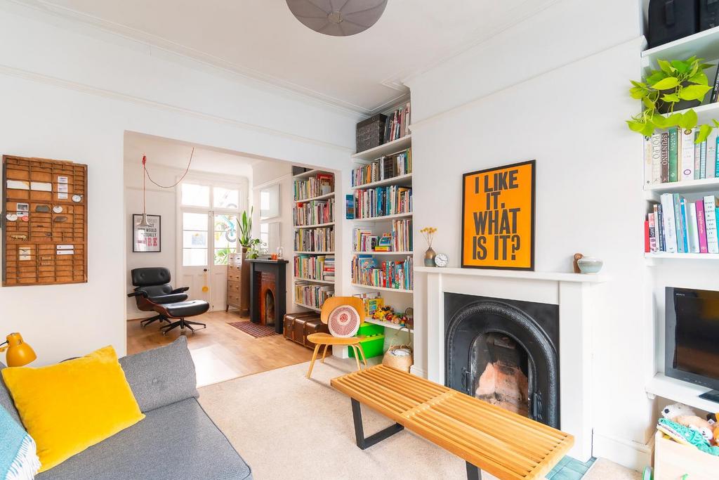 TEERTSYBUR95 - Living Room A.jpg