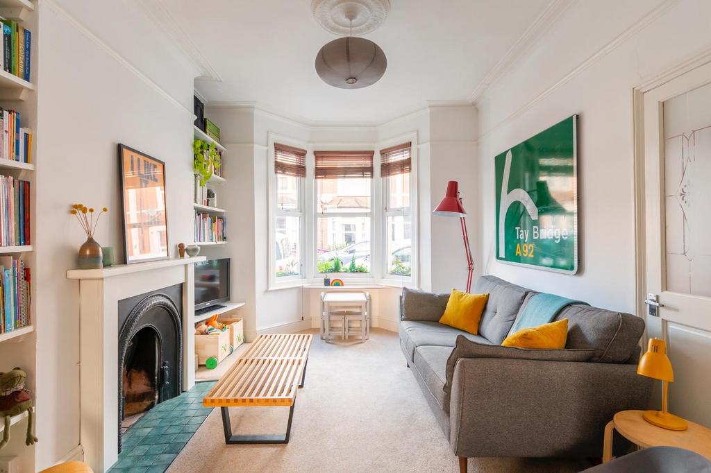 TEERTSYBUR95 - Living Room D.jpg