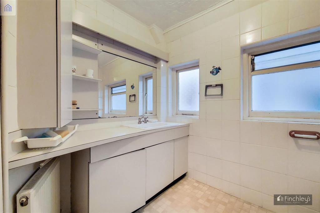 16 Bathroom-1.jpg