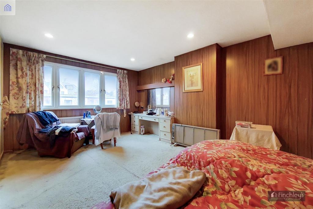 18 Main Bedroom-1.jpg