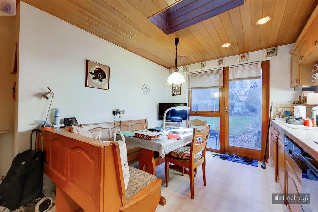 7 Kitchen-2.jpg