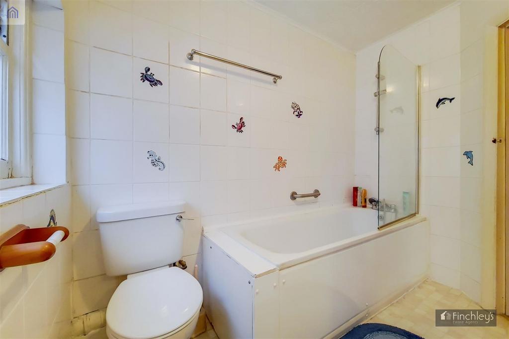16 Bathroom-0.jpg