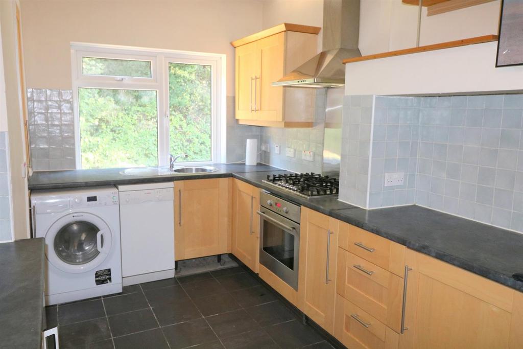 Lower Barn Road, Purley 3 bed £1,400 pcm (£323 pw)
