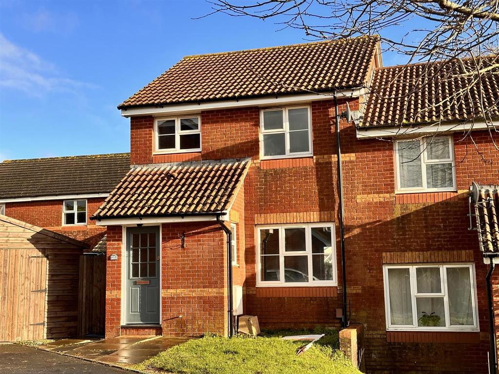 Mulberry Close, Paignton 3 bed semidetached house £1,300 pcm (£300 pw)