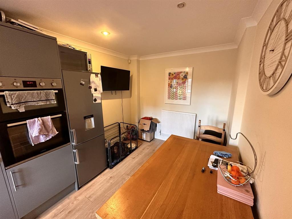 Seymour Drive, Dartmouth 3 bed house £950 pcm (£219 pw)