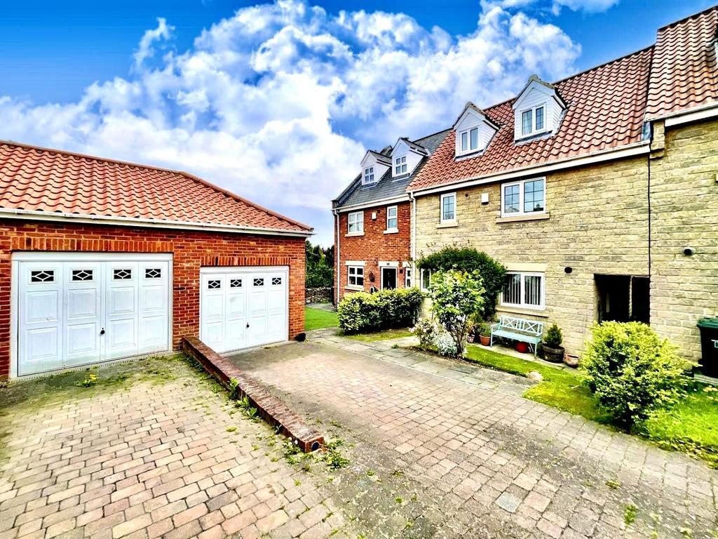Hall Garth Mews, Sherburn In Elmet, Leeds 4 bed townhouse for sale £