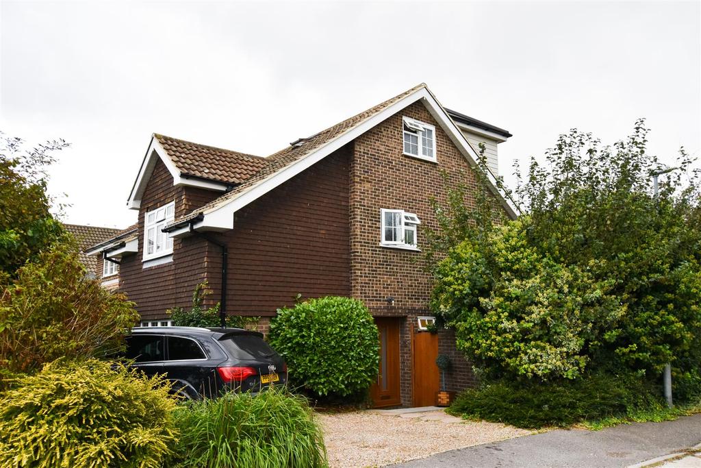 Woodside Avenue, Benfleet 5 bed semidetached house for sale £450,000