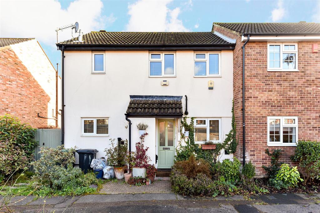 Salisbury Gardens, Buckhurst Hill 3 bed semidetached house £575,000
