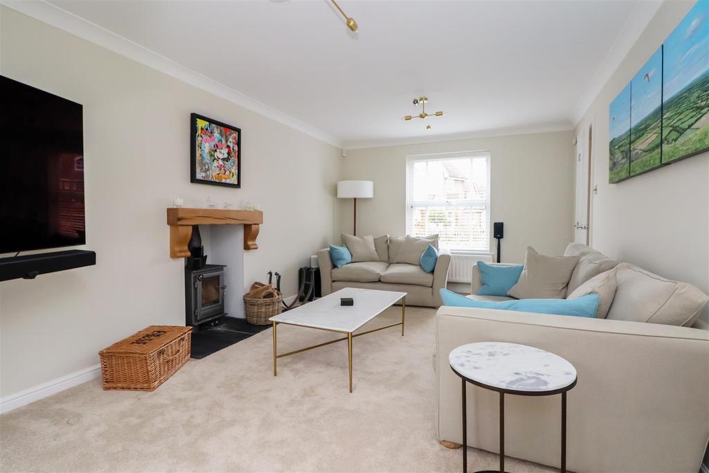 Woodlands Walk, Mannings Heath, Horsham 3 bed detached house for sale £750,000