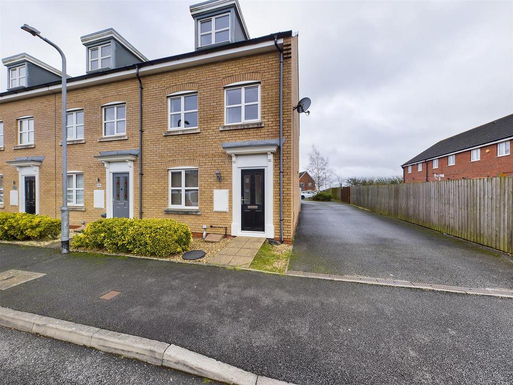 Greenaway Drive, Brymbo, Wrexham 3 bed townhouse £185,000