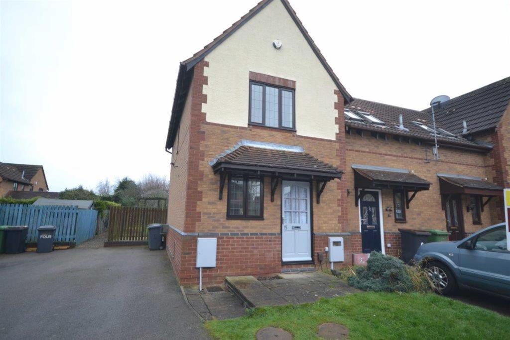 Rosewood, Crowhill, Nuneaton 2 bed end of terrace house £795 pcm (£183 pw)