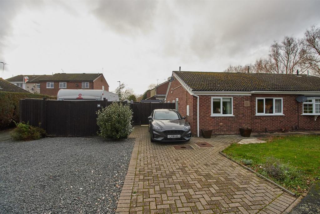 Kerry Close, Barwell 2 bed semidetached bungalow £230,000