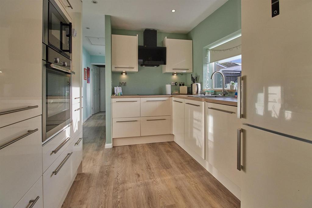 Kerry Close, Barwell 2 bed semidetached bungalow £230,000
