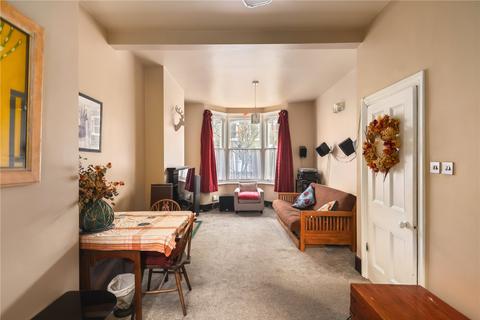 137 Roding Road, London, E5 0DR