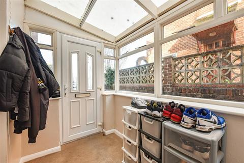 34 Beresford Close, Andover, SP10 2HN