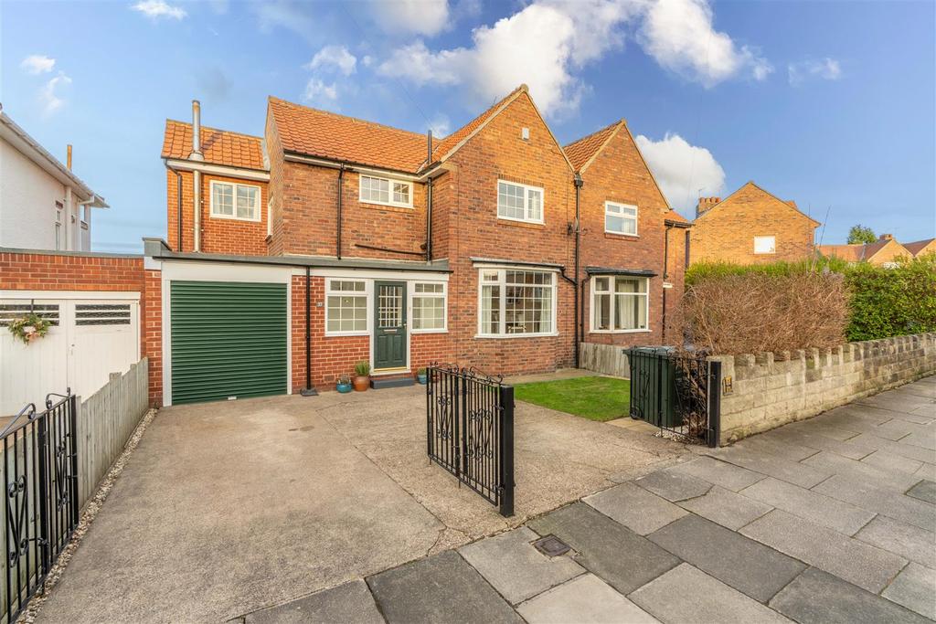 Hollywood Avenue, Garden Village... 4 bed semidetached house £349,950