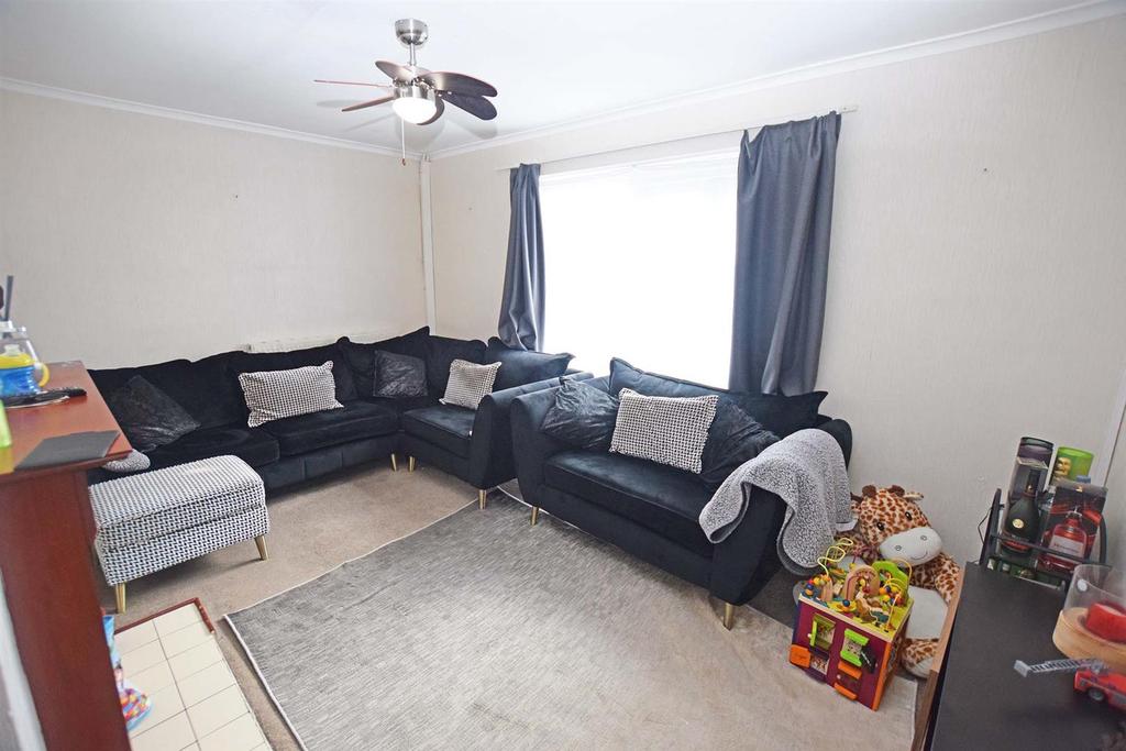 Allington Road, Gillingham 3 bed semidetached house £1,300 pcm (£300 pw)