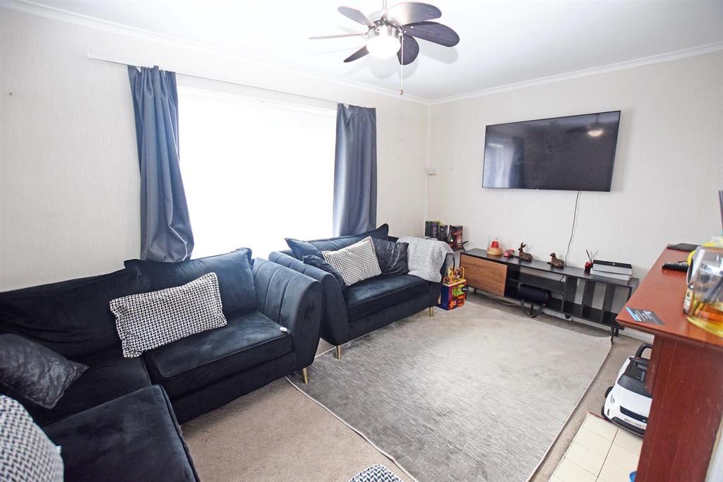 Allington Road, Gillingham 3 bed semidetached house £1,300 pcm (£300 pw)