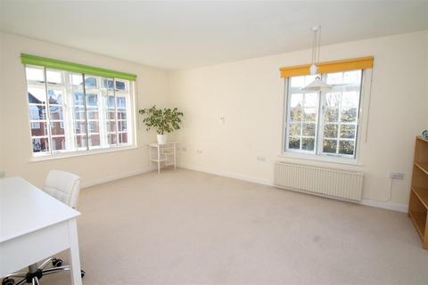 2 bedroom flat for sale, Everard Court, Palmers Green, London N13