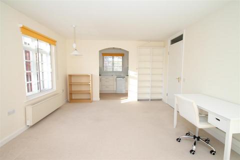 2 bedroom flat for sale, Everard Court, Palmers Green, London N13