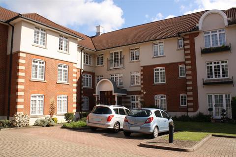 2 bedroom flat for sale, Everard Court, Palmers Green, London N13