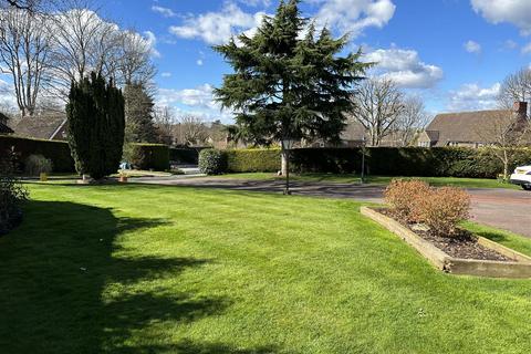 5 Pinecroft, Hutton Mount, Brentwood, CM13 2PG