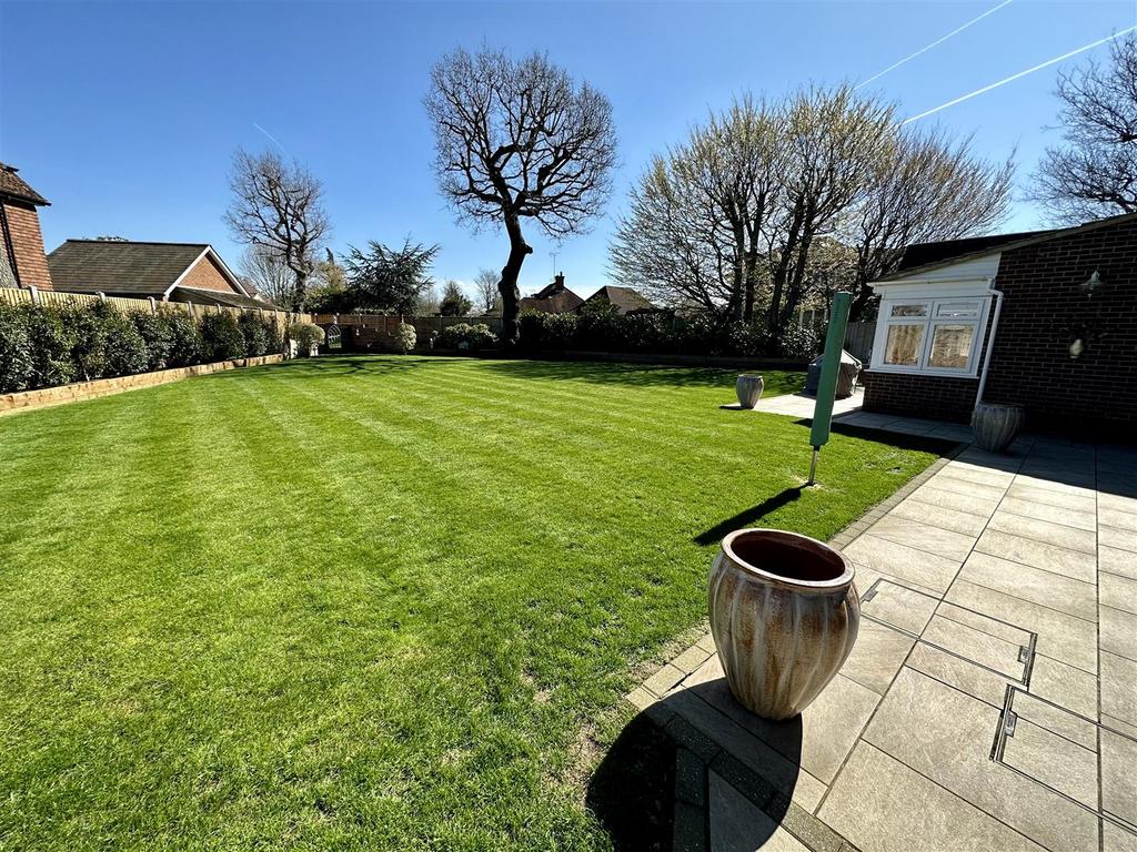 Pinecroft Rear Garden.jpg