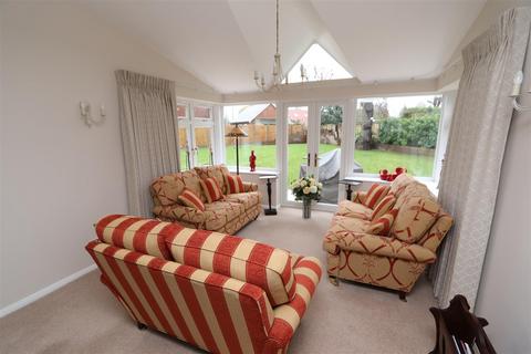 5 Pinecroft, Hutton Mount, Brentwood, CM13 2PG