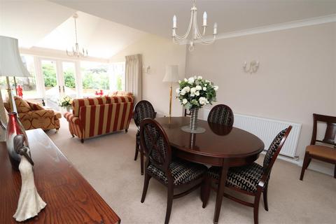 5 Pinecroft, Hutton Mount, Brentwood, CM13 2PG